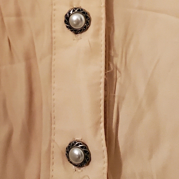 Ruffle V Pearl Buttons Women Sleeveless Shirt w Deep V Neckline - Picture 3 of 11